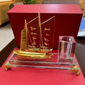 Kệ cắm bút hình thuyền buồm